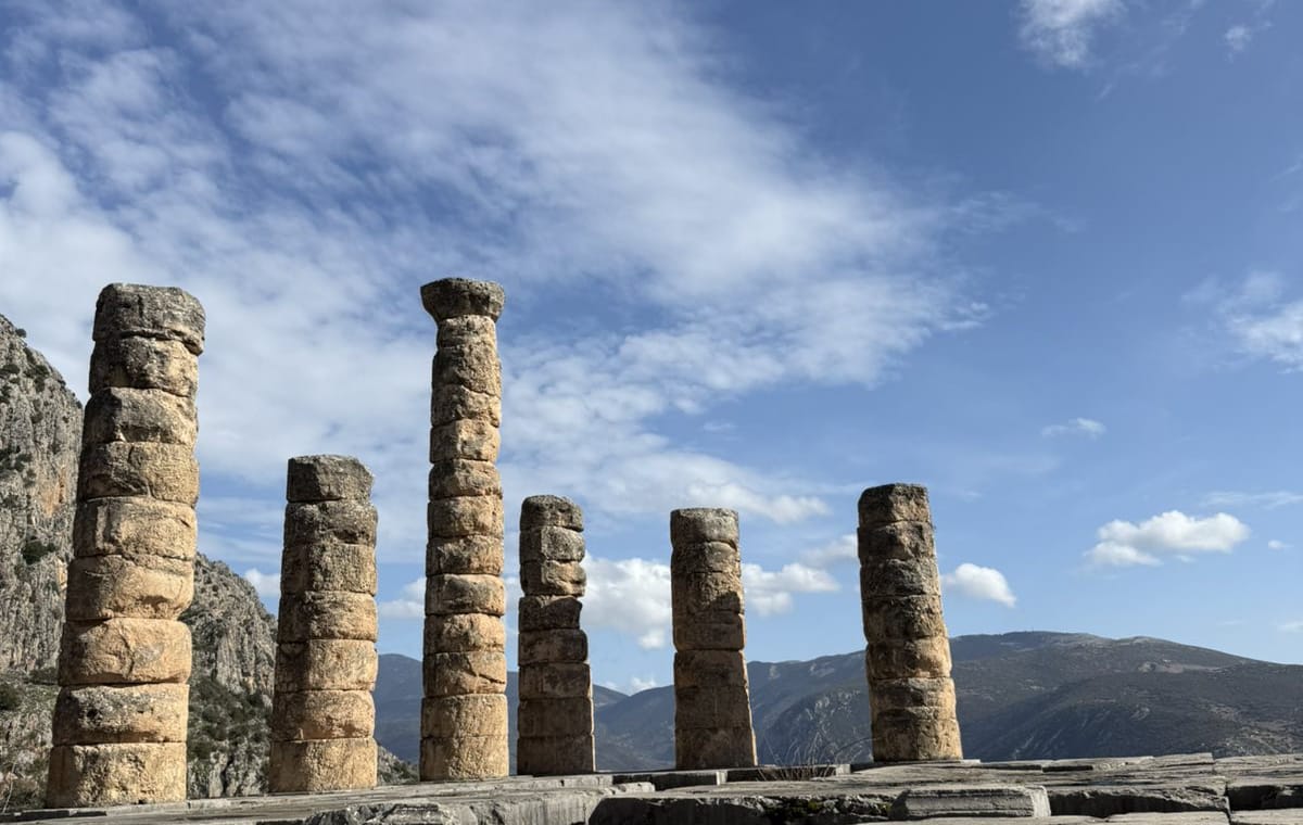 Explore Delphi, Ηοsios Loukas Monastery and Arachova village in a Full-Day Private Trip