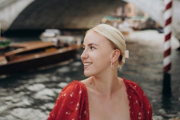 Romantic Photoshoot Experience at Rialto Bridge in Venice