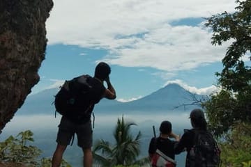 Private Half-Day Trekking Tour of Menoreh Hill from Borobudur