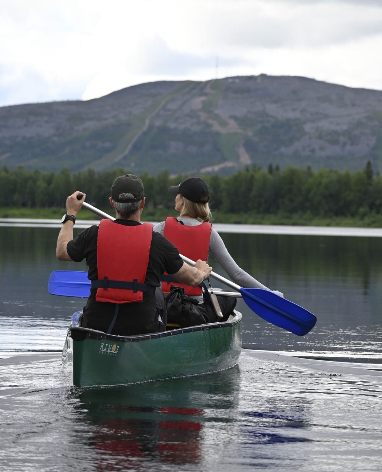 Canoes are 2- or 3-seated. Rental time is 9-17 or several days.