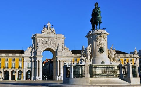 Private Full-Day Cultural Tour of Lisbon's Highlights