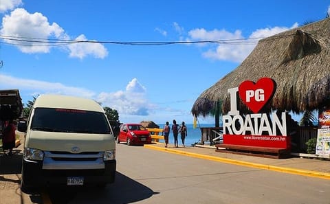 Private Tour of Punta Gorda's Fishing Villages in Roatan