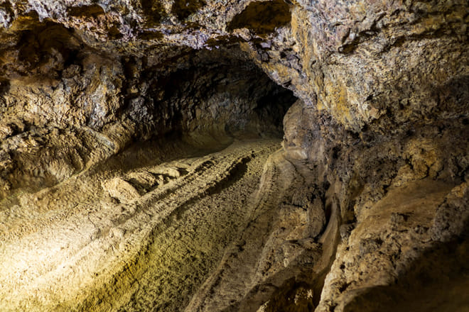 Tubo Volcánico y bodega