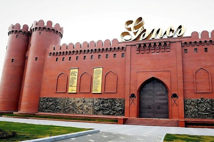 Nizami_Ganjavi_mausoleum_in_Ganja,_Azerbaijan_Ganja_tour_Baku