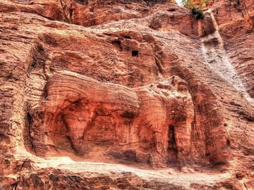 Marvel at Petra's incredible ancient monuments