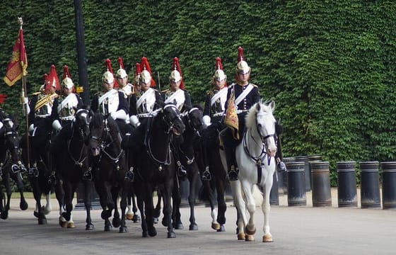 Full Day London Tour with Chauffeur: Includes Entry to Landmarks