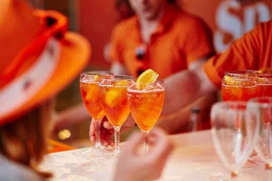 Wine Bars Hopping: Spritz & Local Bites Like a Venetian
