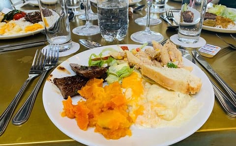 Aquila Reserve Safari with Lunch and Wine Tasting in Cape Town