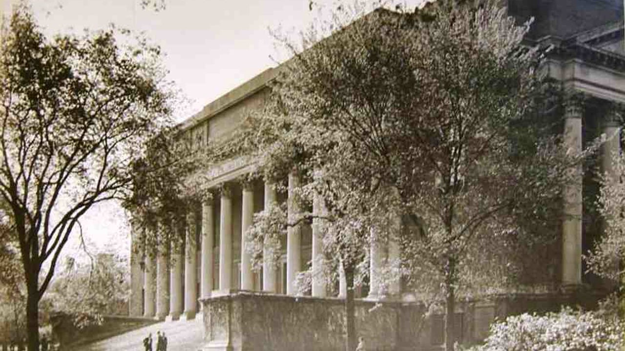 Cambridge Audio Tour: Ivy League Legends and City Stories 3