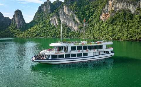 DELUXE Halong Cruise 1 Day Tour From Hanoi – Daily Operated