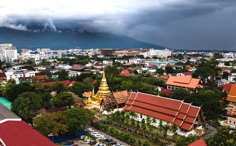 Bike Tour of Temples and Hidden Streets in Chiang Mai