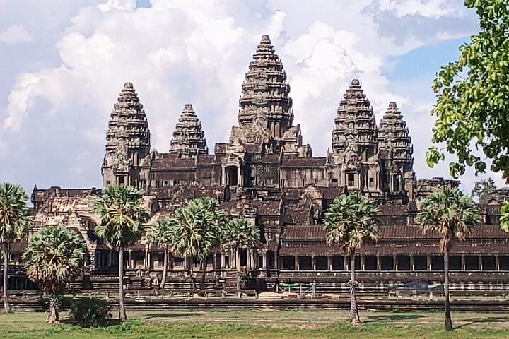 Private 3 Day Tour to Angkor Wat & Jungle Temple 6