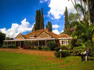 Private Tour of Karen Blixen, Elephant Orphanage & Giraffe Center in Nairobi