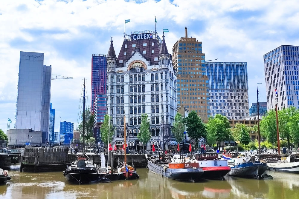 Historic view of Oudehaven along the route of the Rotterdam scavenger hunt City Detective. One of the highlights players can discover during