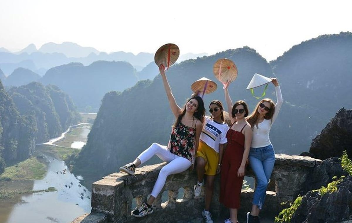 Hoa Lu – Mua Cave – Trang An boat ride Landscape