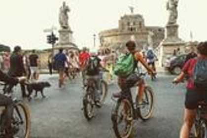 Rome by Night City Bike Tour with Sunset and Twilight | Upgrade option available: Pizza Night