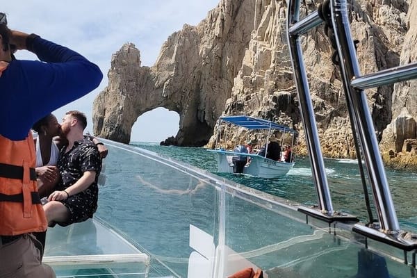 Private Glass Bottom Boat Tour to El Arco and Lover's Beach