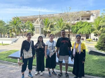 Phnom Penh Historical Full Day Tour with Private Transport
