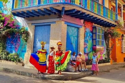 FULL TOUR WITH LUNCH IN FAVORITE PLACE OF ANTHONY BOURDAIN