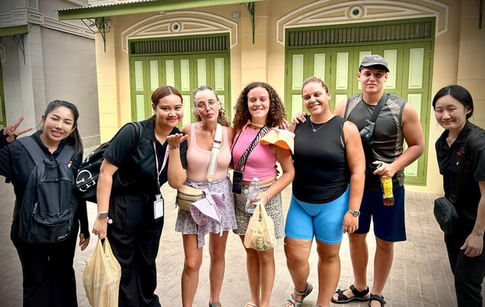 Private Cultural Walking Tour of Bangkok with Transfers