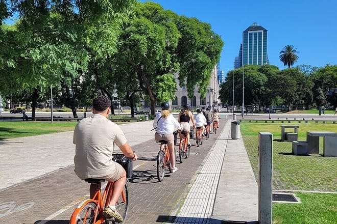Buenos Aires Bike Tour: North Districts, Recoleta and Palermo 8