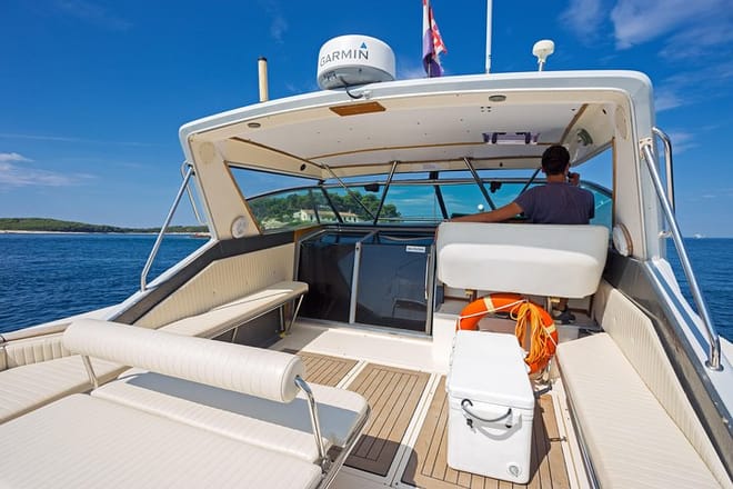 yacht