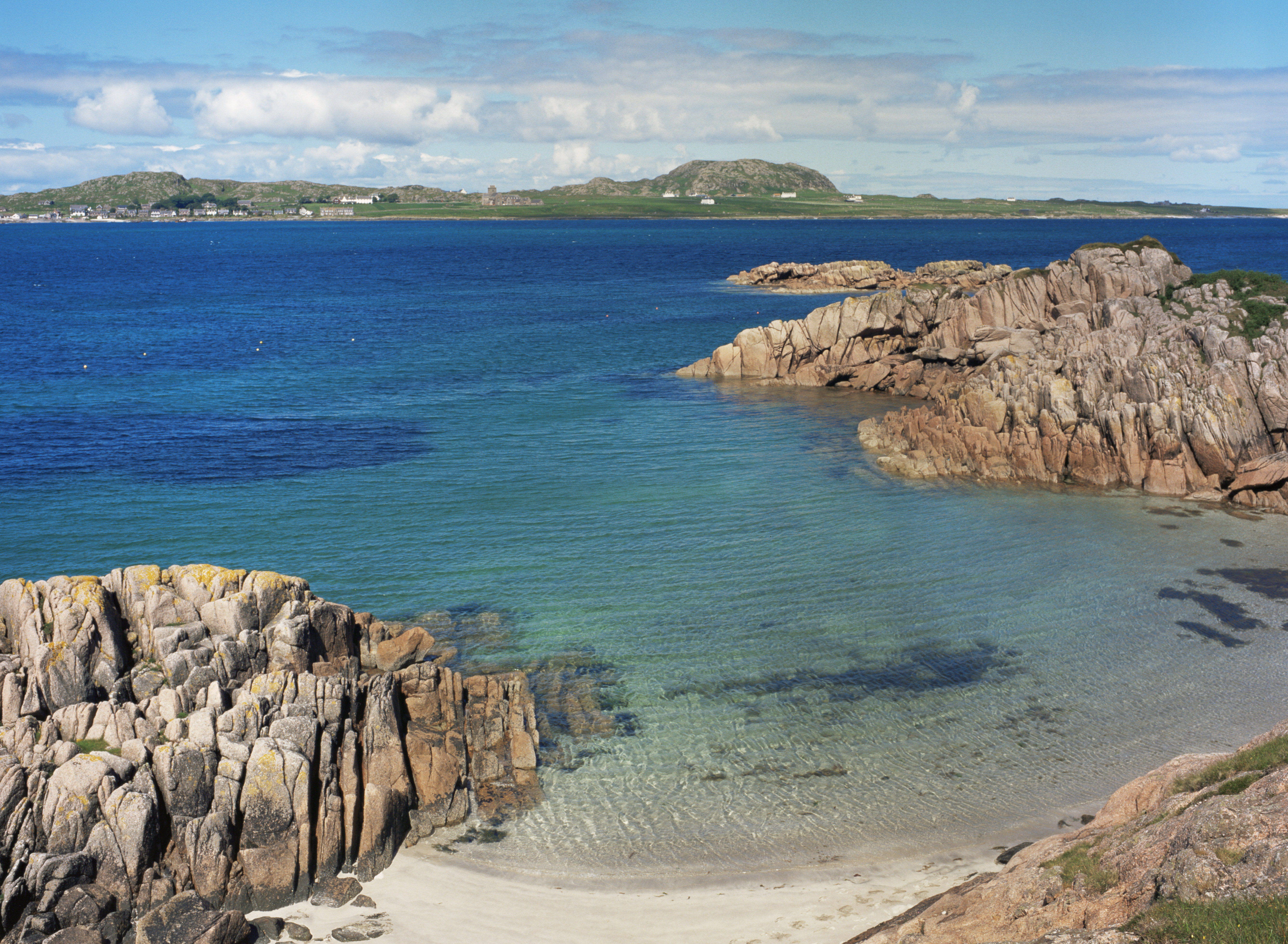 4 Day : Mull, Iona and Staffa Puffin Experience from Edinburgh (room with double bed)