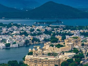Udaipur City Tour with Scenic Lake Pichola Boat Ride
