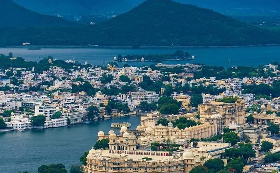 Udaipur City Tour with Scenic Lake Pichola Boat Ride