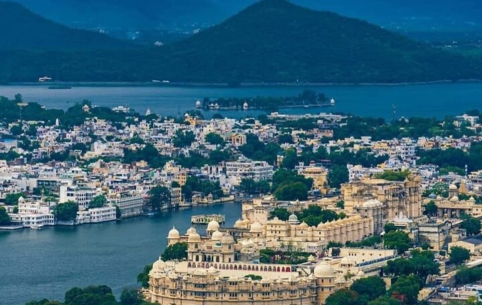 Udaipur City Tour with Scenic Lake Pichola Boat Ride