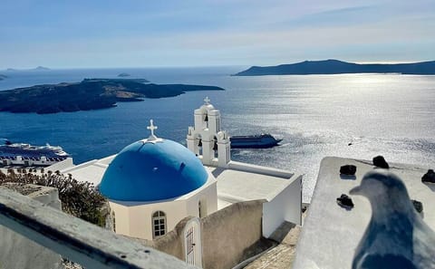 Private 5-Hour Santorini Highlights Tour with Local Guide