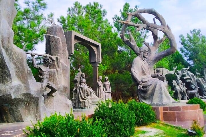 Nizami_Ganjavi_mausoleum_in_Ganja,_Azerbaijan_Ganja_tour_Baku_Nizami_Ganjavi-VLA Travel-Khamsa-Xamsa-Xemse-04