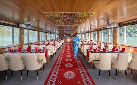 Luxury Day Tour of Halong Bay with Dragon King Cruise