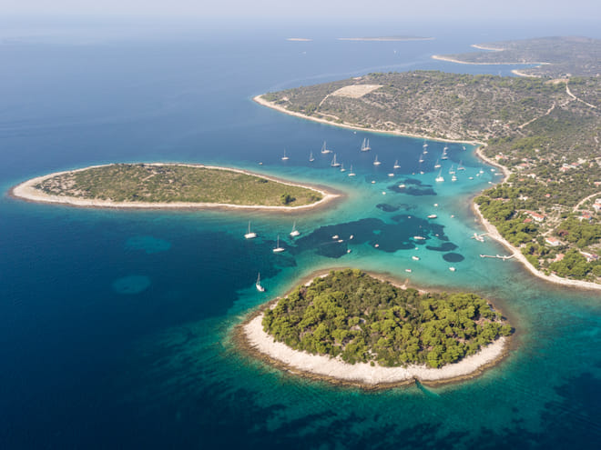 Full-Day Blue Lagoon Boat Tour from Split or Trogir 