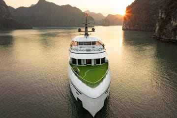 VIP Day Cruise and Kayaking in Halong Bay from Hanoi