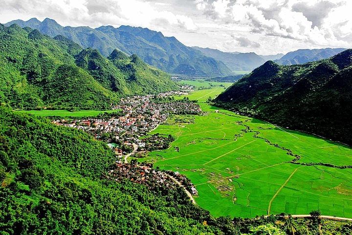 Discover Mai Chau Valley: Cultural Immersion & Scenic Bike Adventure