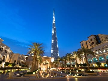Burj Khalifa 125 floor with the Cafe Treat