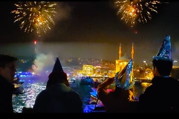 Istanbul New Year’s Eve Dinner Cruise With Fireworks Shows 2026