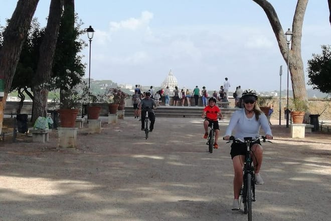 Villa Borghese Private E-Bike Tour & Optional Pic-nic chic 7