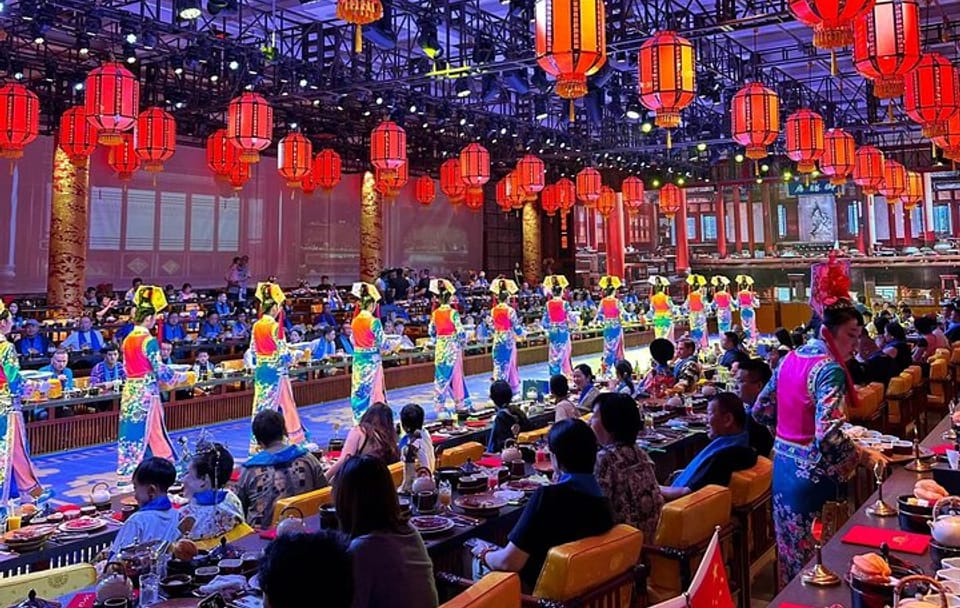 Yuxiandu Royal Cuisine Museum Tour with Show and Banquet