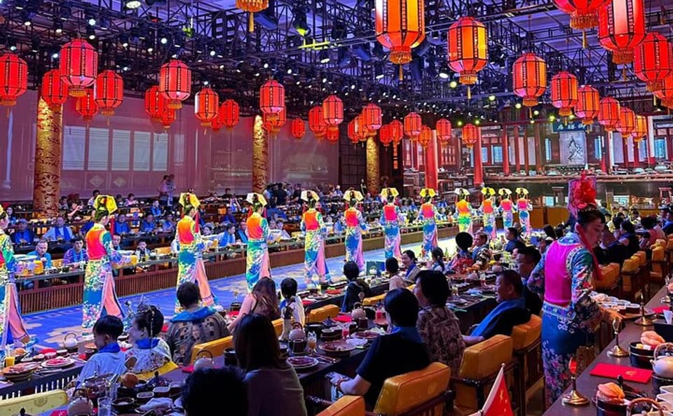 Yuxiandu Royal Cuisine Museum Tour with Show and Banquet