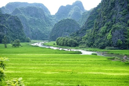Ninh Binh Daily Tour: Hoa Lu – Tam Coc boat trip and Bike