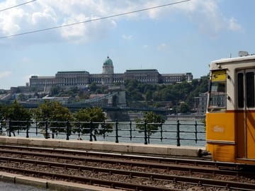 Eco-friendly Walking Tour of Budapest and Széchenyi Bath