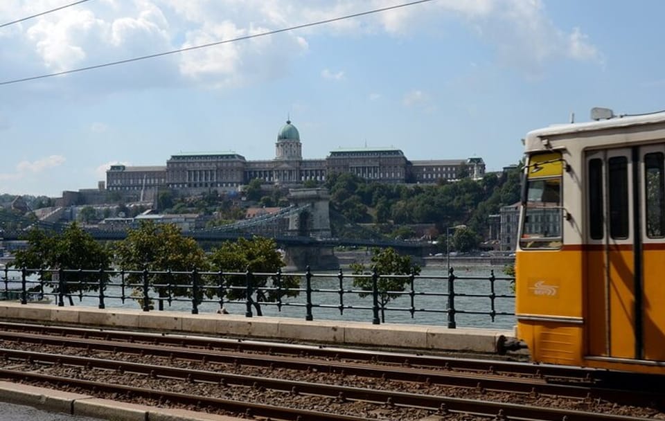 Eco-friendly Walking Tour of Budapest and Széchenyi Bath