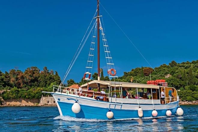 Rent a Traditional Wooden Boat (up to 64 pax)