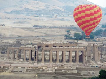 Luxor: Sound and Light Show at Karnak Temple with Transfers