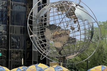 Manhattan Highlights Walking Tour: Central Park and Luxury Areas