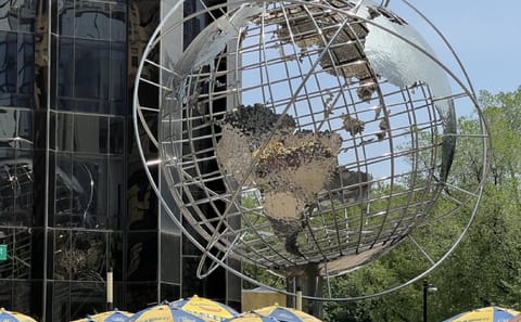 Manhattan Highlights Walking Tour: Central Park and Luxury Areas