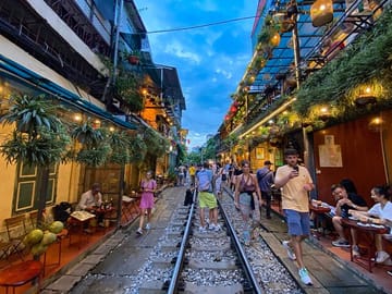 Hanoi Vespa Sunset Tour with Local Cuisine and Train Street
