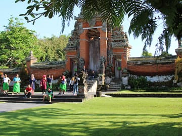 Bali Day Trip to Tanah Lot and Taman Ayun with Sunset Views